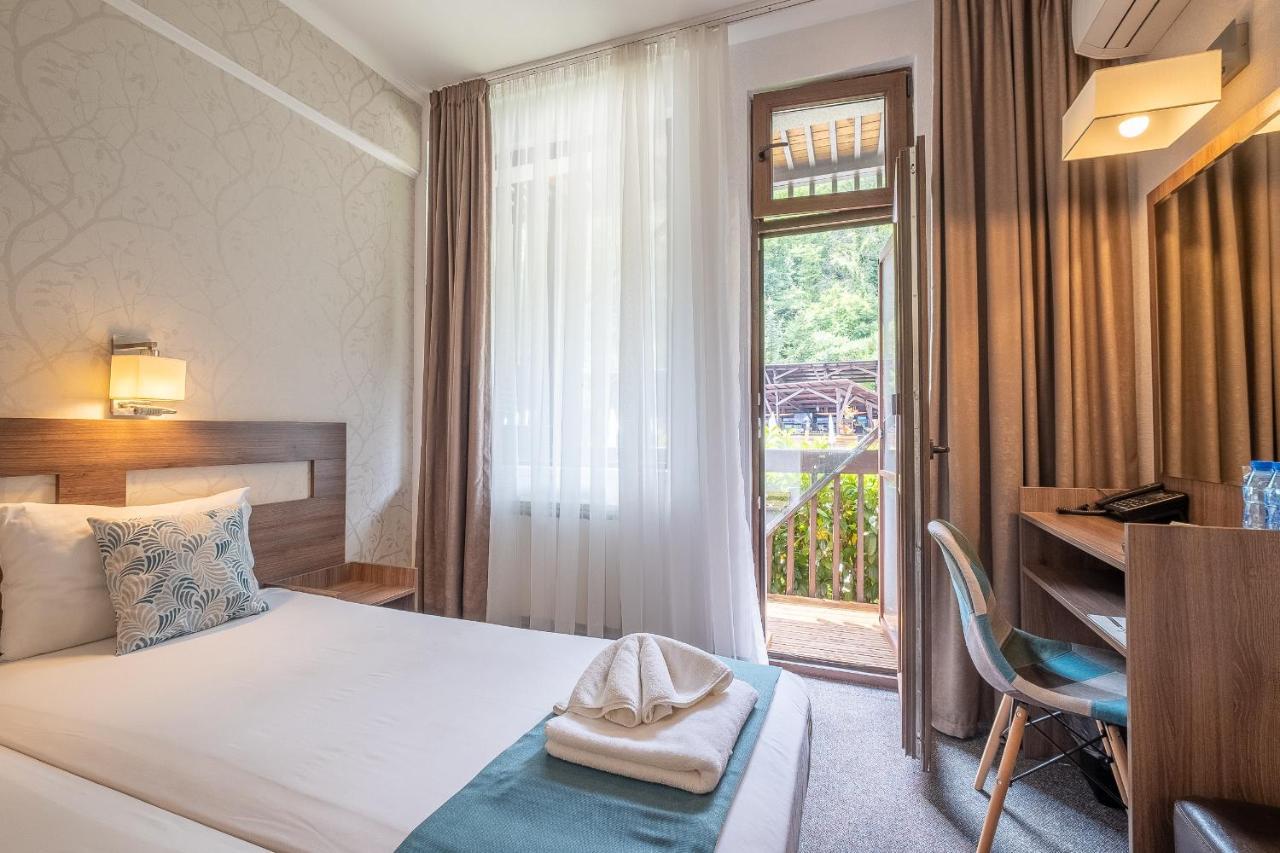 Park Hotel Asenevtsi Veliko Turnovo Bagian luar foto
