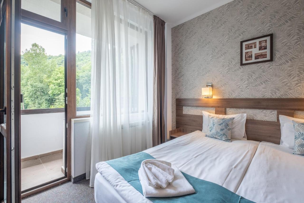 Park Hotel Asenevtsi Veliko Turnovo Bagian luar foto