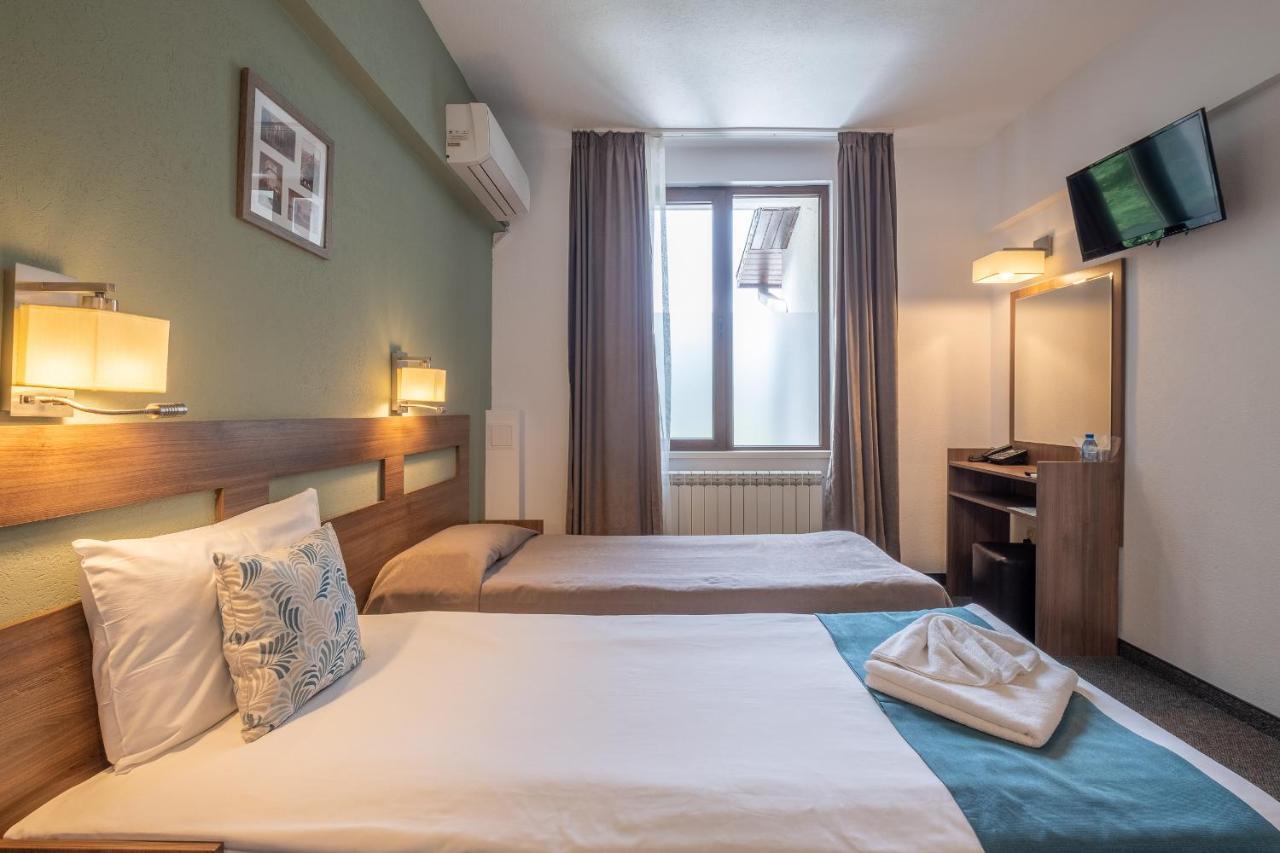 Park Hotel Asenevtsi Veliko Turnovo Bagian luar foto