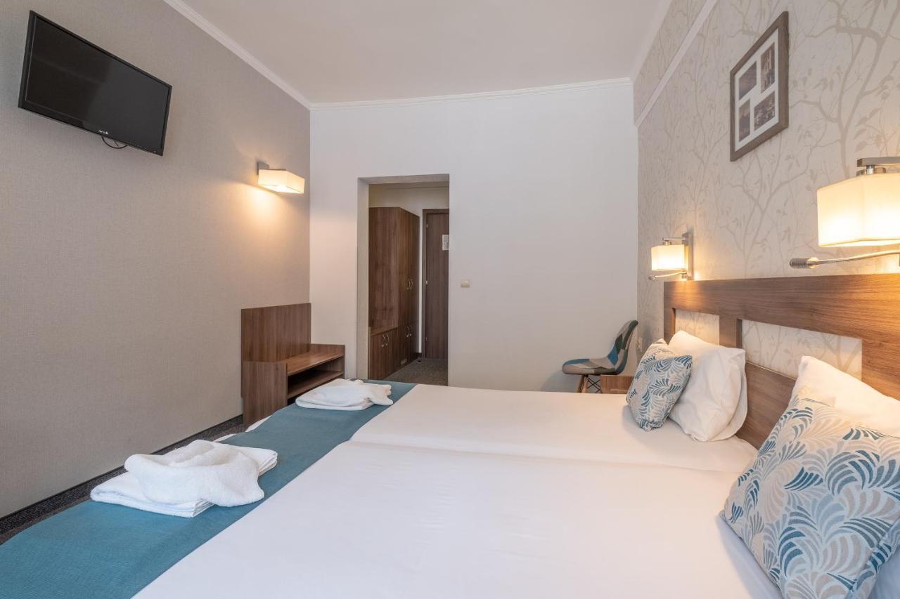 Park Hotel Asenevtsi Veliko Turnovo Bagian luar foto