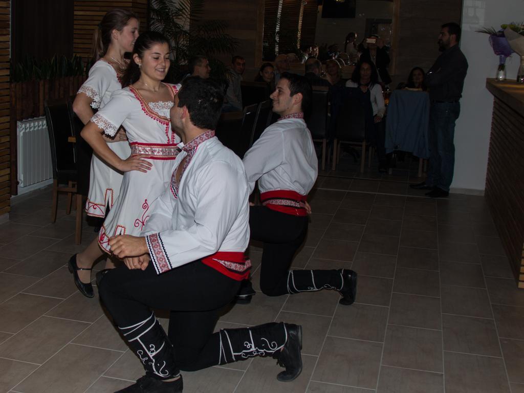 Park Hotel Asenevtsi Veliko Turnovo Bagian luar foto